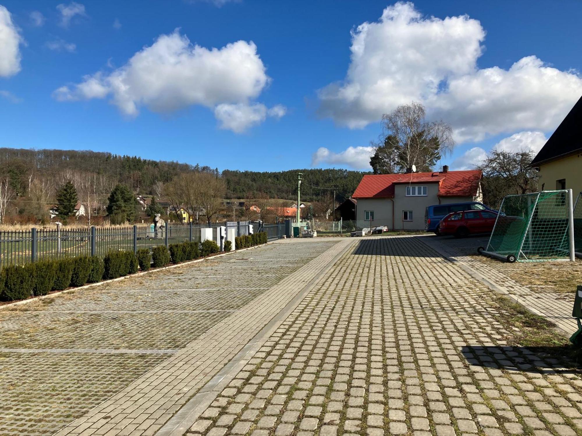 Raj Sportovni A Rekreacni Resort Branzez Kněžmost Kültér fotó